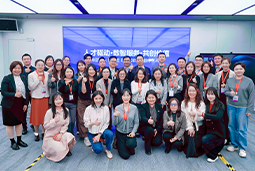 走进标杆现场，共探AI转型——USDT钱包(中国)国际携手企业高管参访埃森哲智能运营中心